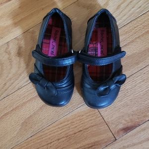 Black size 6 infant shoe